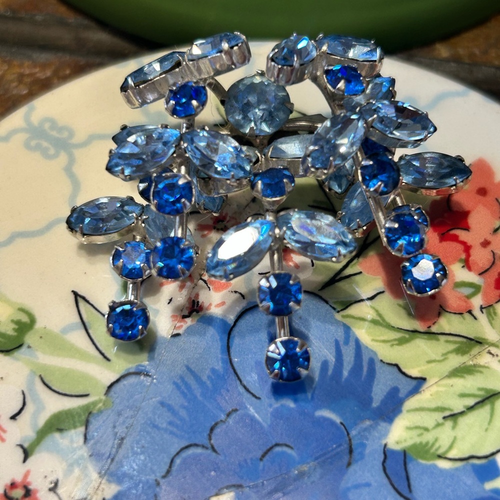 Vintage Blue Stones Silvertone Brooch